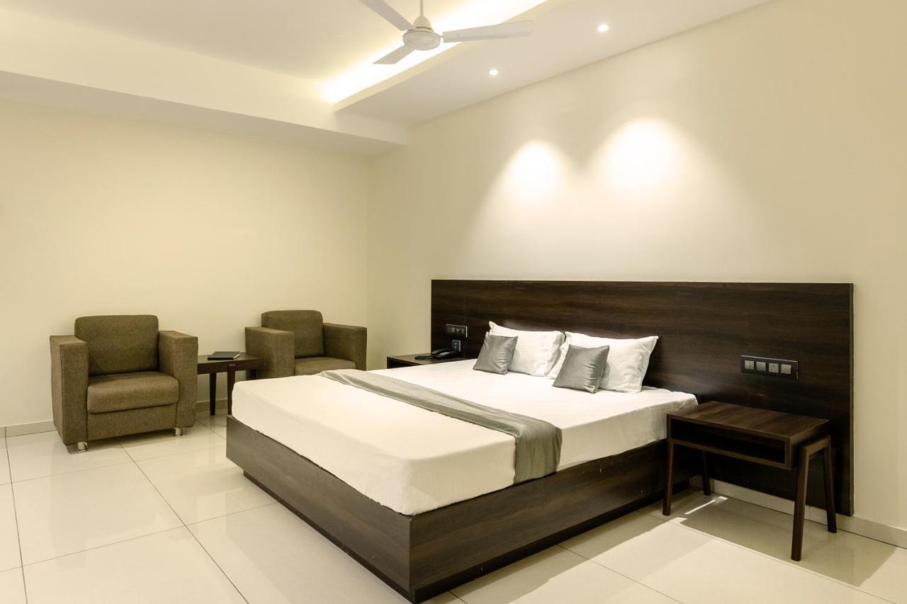 Hotel Paramount Suites & Service Apartments Μπανγκαλόρ Εξωτερικό φωτογραφία