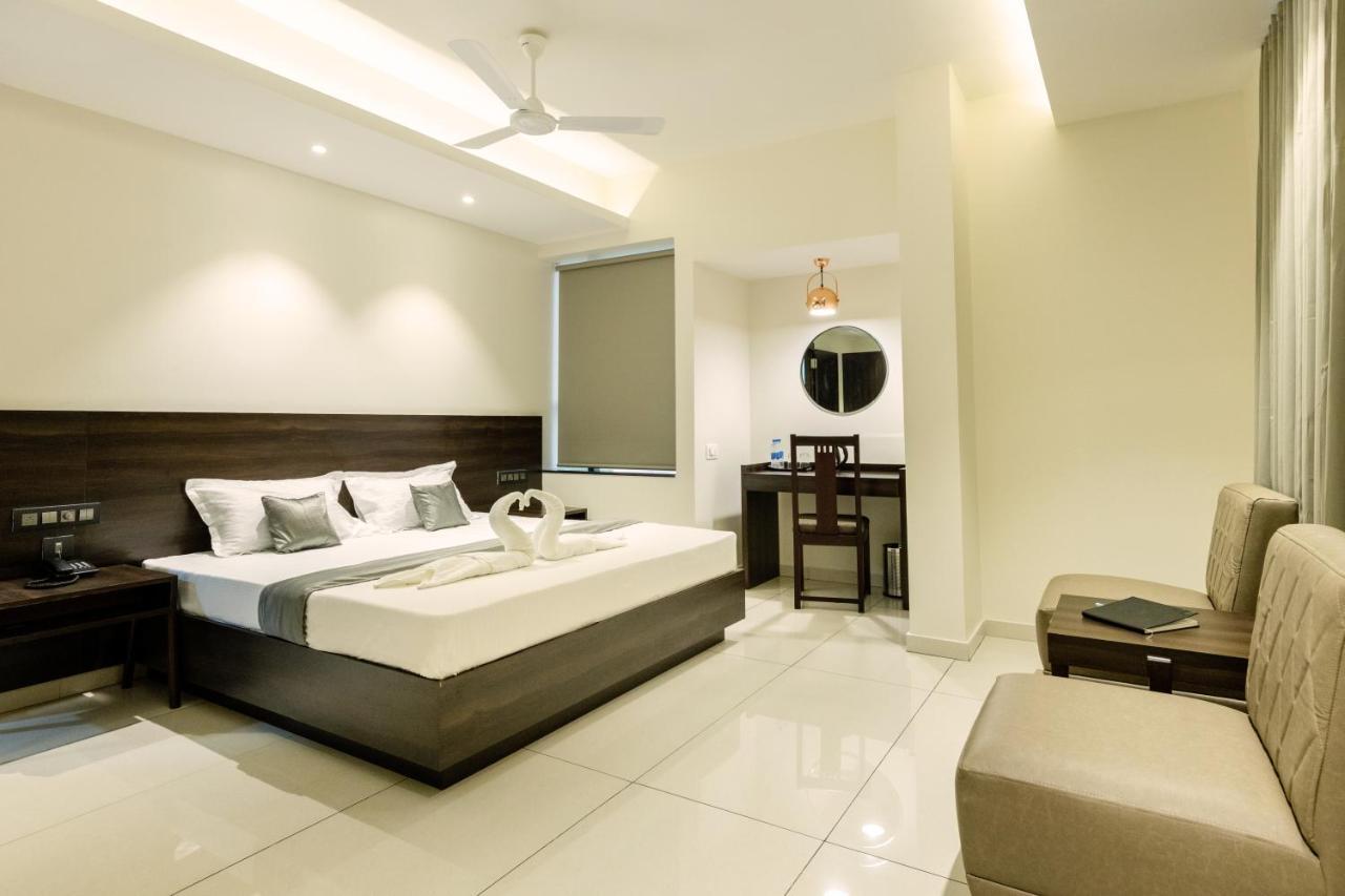 Hotel Paramount Suites & Service Apartments Μπανγκαλόρ Εξωτερικό φωτογραφία