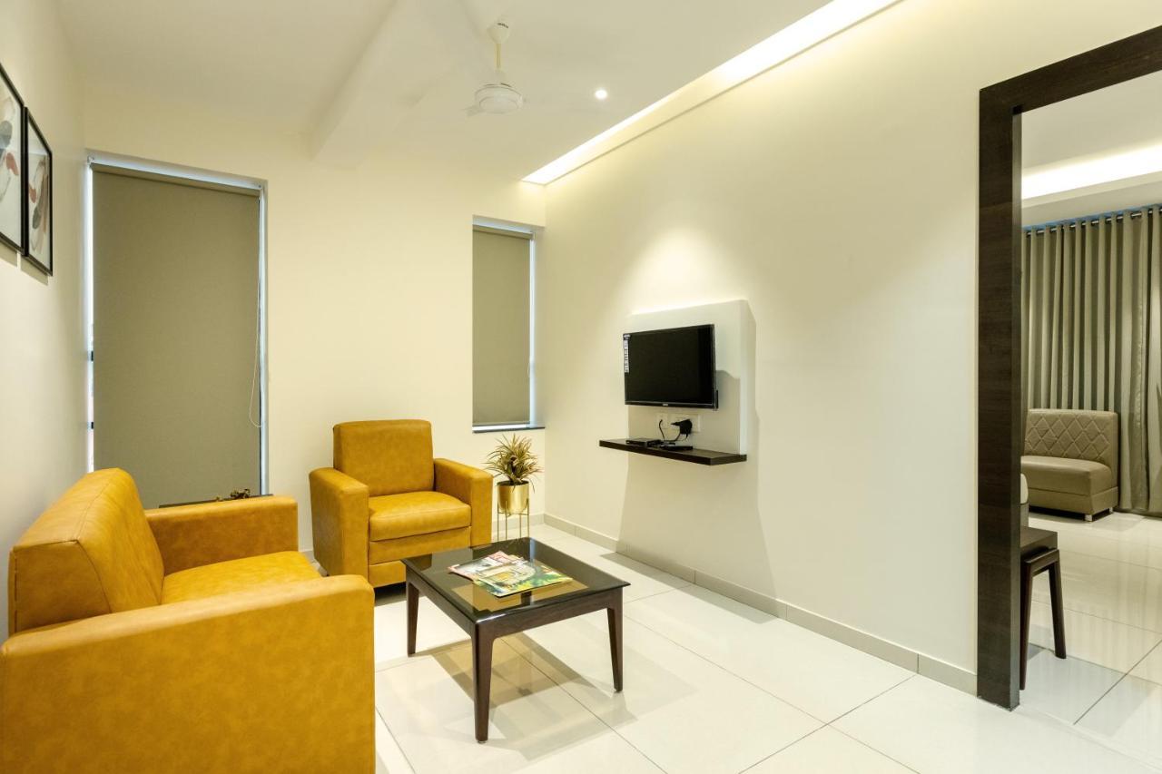 Hotel Paramount Suites & Service Apartments Μπανγκαλόρ Εξωτερικό φωτογραφία