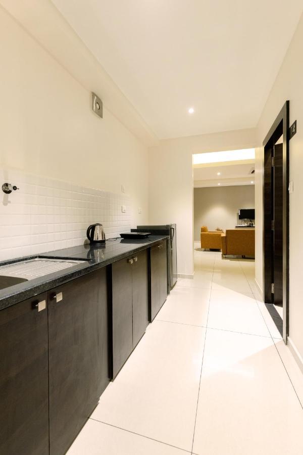 Hotel Paramount Suites & Service Apartments Μπανγκαλόρ Εξωτερικό φωτογραφία