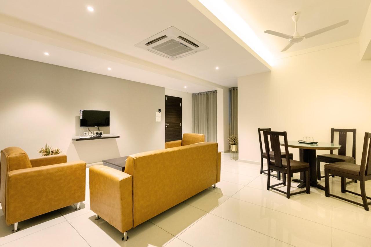 Hotel Paramount Suites & Service Apartments Μπανγκαλόρ Εξωτερικό φωτογραφία