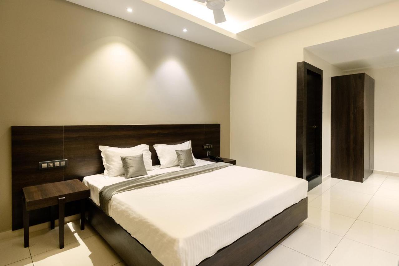 Hotel Paramount Suites & Service Apartments Μπανγκαλόρ Εξωτερικό φωτογραφία