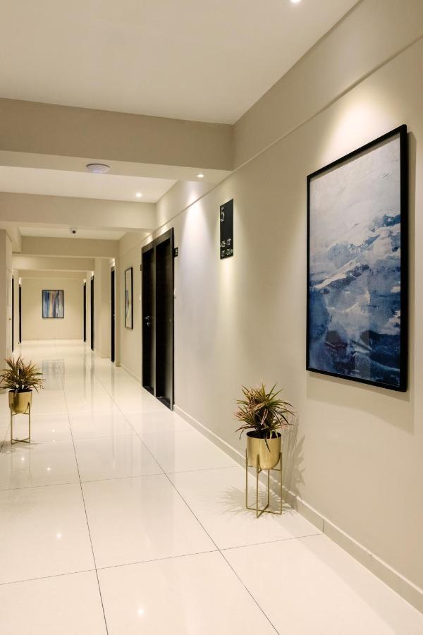Hotel Paramount Suites & Service Apartments Μπανγκαλόρ Εξωτερικό φωτογραφία